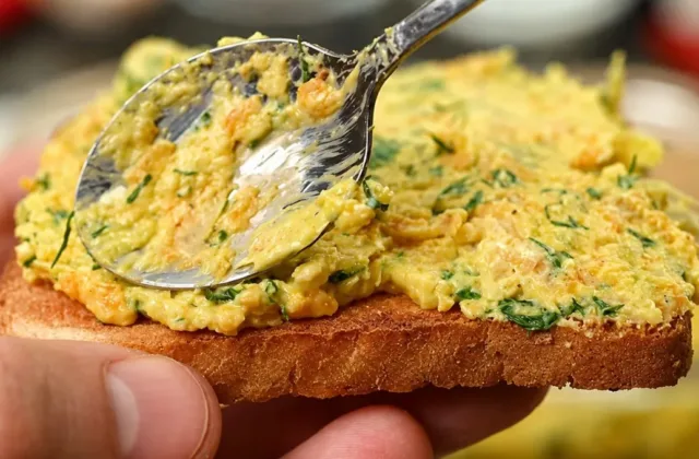 Cukinijų užtepėlė pusryčiams — minkšta aromatinga masė, dingsta iki paskutinio šaukšto