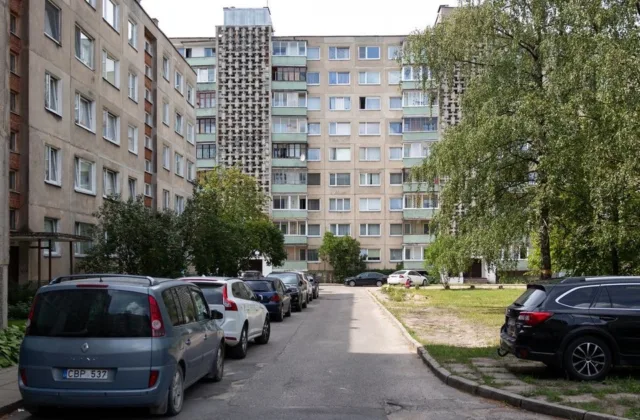 Po automobiliu rado tykantį pavojų: Ugnė įsitikinusi, kad vinys buvo paslėptos ne šiaip sau