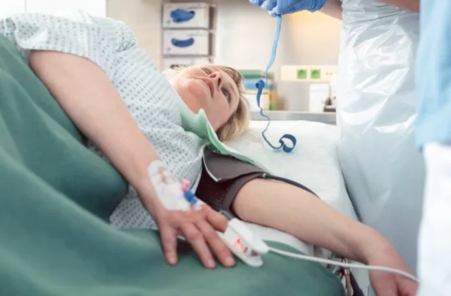 Po kritimo sodyboje 79-erių Vladzė metų metus kentė skausmą: sprendimą rado tik Kauno klinikose