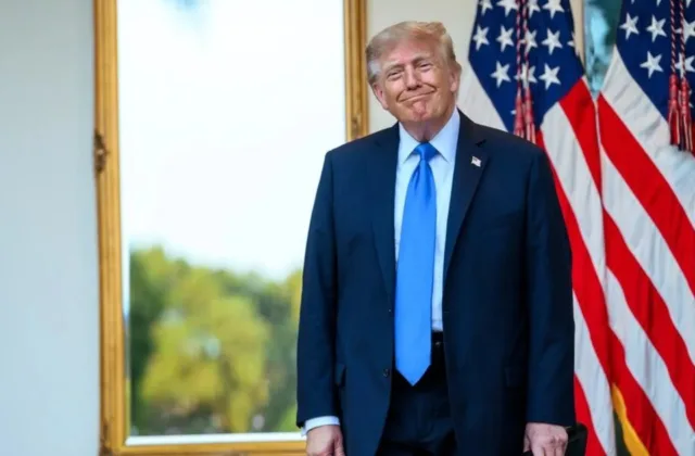 Trumpas smogė Rusijai nauju sankcijų paketu: įstatymas gali paaštrinti santykius su Kinija ir Indija