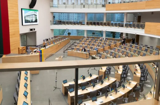 Konstitucijai rengiamas istorinis pakeitimas: Seimas spręs dėl masinio naikinimo ginklų draudimo