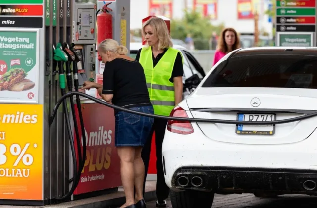 Degalai gali peržengti 3 eurų ribą: ekspertas įspėja apie pavojingą scenarijų