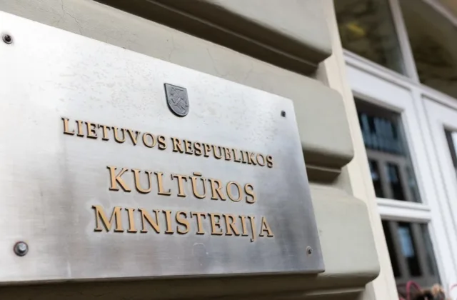 Ministeriją supurtė darbuotojų skundai: organizacijos reikalauja nešališko kanclerio veiklos vertinimo