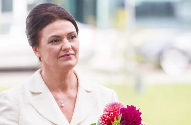 Diana Nausėdienė nustebino ryškiu įvaizdžiu: minėjime skambėjo svarbi žinia apie pagalbą silpniausiems