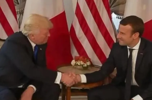 Macronas atskleidė, ką su Trumpu aptarė prieš Zelenskio susitikimą: dėmesio centre – smūgiai energetikai