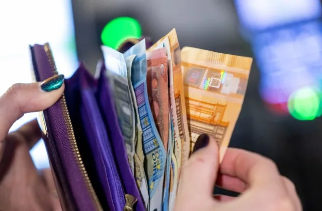 Lietuvos ekonomika lenks kaimynes: augimą stiprina eksportas ir gynyba, bet išryškėjo grėsmingas sektorius