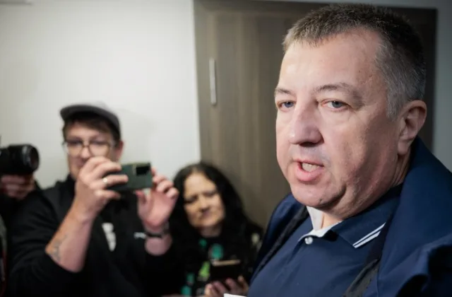 Kunigas stojo prieš teismą dėl vaikų pornografijos: jo telefone rastą vaizdą aiškino savaip