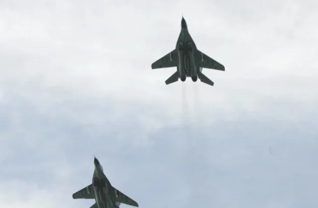Lenkija vos nenumušė Ukrainos naikintuvo: lemtingą akimirką išgelbėjo tik piloto sprendimas