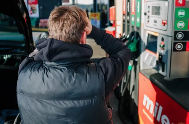 Dyzelinas Lietuvoje per kelias savaites pabrango 19 centų: vairuotojams siūloma ieškoti pigesnių sprendimų