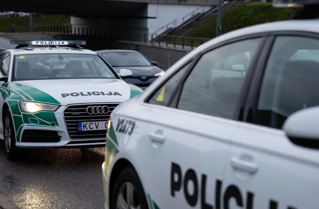 Vilkaviškyje mokytojo automobilyje – įtartina pakuotė: krata namuose atskleidė daugiau