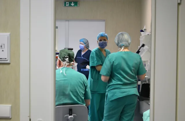 Pokyčiai nuo lapkričio 1 d. gydymo įstaigose: palies pacientus, mokinių tėvus