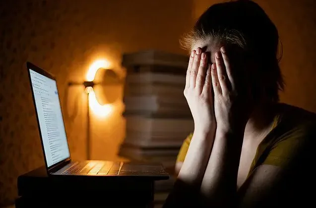 Dvejus metus patyčias prestižinėje gimnazijoje kentusiai mokinei pagalba – tik teismo keliu: 12 skriaudikų jau atlieka laisvės atėmimo bausmę