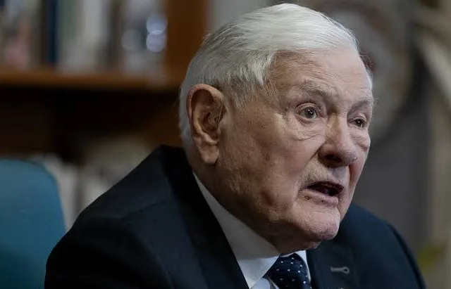 Valdas Adamkus vis dar ligoninėje: kokia jo būklė?